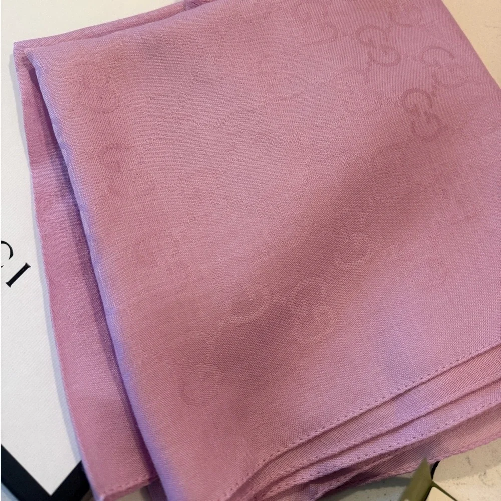 Gucci Soft Pink scarf - Picture 3 of 3